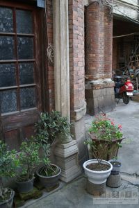 竹园一层的石柱及砖砌壁柱细节（来源：林轶南摄于2012年5月）